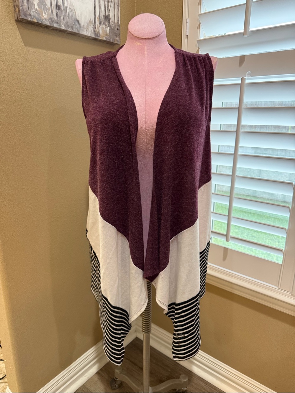 Sleeveless Colorblock Draped Vest in maroon, white & Black